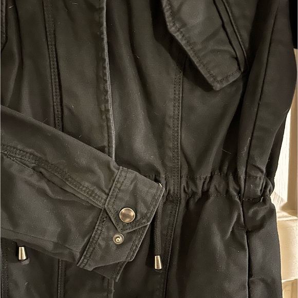 ✨Free with one purchase✨ Divided Black Jacket size 2 - Picture 4 of 6